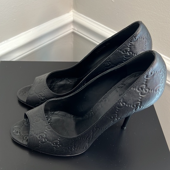 Gucci - Black Guccissima peep toe pumps. - Picture 2 of 12